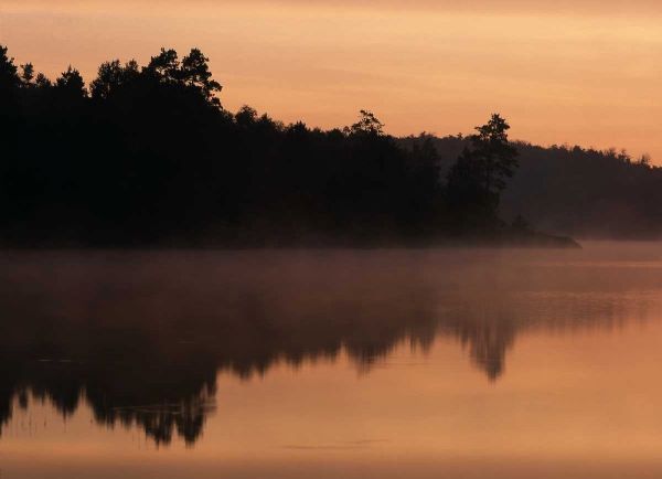 Canada, Ontario, Sudbury, Tilton Lake at sunrise